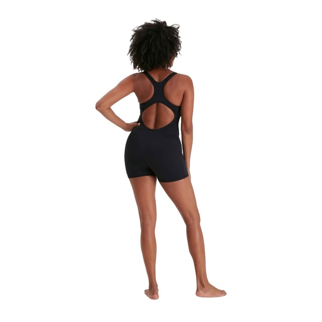 53% gerecycled polyester, 47% PBT. Stof: Eco Endurance+. Ontwerp: Logo. Bevestiging: Pull-On. Hals: Schep. Bustondersteuning. Stoftechnologie: Chloorbestendig, sneldrogend.