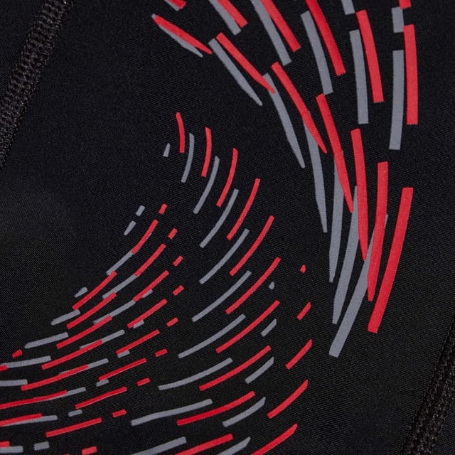 Stof: Nylon, Garen. Ontwerp: Grafische druk, Logo. Bevestiging: Pull-On. Vormbehoud. Stoftechnologie: Chloorbestendig, Creora Highclo, Enduraflex. Taillelijn: Intern trekkoord.
