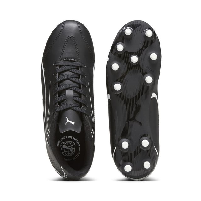 Marke: Puma. Obermaterial: Aus recycelten Materialien, Synthetischer Stoff, Stoff. Futterstoff: Stoff. Mittelsohle: Synthetischer Stoff. Laufsohle: Mit Stollen, Synthetischer Stoff, TPU. Ösen: 5. Gewebetechnik: Leicht. Gepolsterter Schaftrand, Stoff-Socke. Absatz: Flach. Niedrig geschnitten. Design: Logo, bedruckt. Zehenstil: Rund. Geeignet für: Kunstgras, Fester Boden. Zum Schnüren. Passform: Regulär.