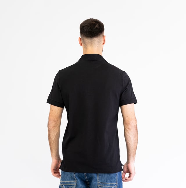 Entdecken Sie die sportliche Eleganz des BIKKEMBERGS-Poloshirts: klare Linien, moderne Passform und ikonische Details für einen raffinierten Look bei jeder Gelegenheit.
