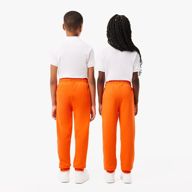 Fleece Sweatbroek Organisch geborsteld katoenen fleece en gerecycled polyester Verborgen zijzakken Elastische taille met trekkoord Elastische enkels voor betere pasvorm Geborduurde krokodil