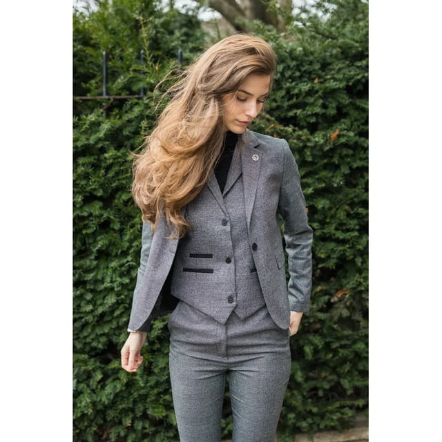 Step into sophistication with this elegant Women's 3-Piece Suit, featuring a classic Prince of Wales check design. Crafted from a premium blend of polyester and viscose, this tailored-fit ensemble includes a blazer, waistcoat, and trousers—perfect for business, formal events, or smart everyday wear. The suit offers a flattering silhouette, exceptional comfort, and lasting durability thanks to its high-quality fabric and expert craftsmanship. Each piece can be worn together for a polished look or styled separately for versatile wardrobe options.
Refined Prince of Wales Check: Timeless pattern ideal for professional and formal occasions
Tailored Fit: Sharp, flattering silhouette that enhances the natural shape
3-Piece Set: Includes blazer, waistcoat, and trousers for complete styling flexibility
Quality Fabric: Made from 65% polyester and 35% viscose for comfort and durability
Expert Craftsmanship: Well-constructed with attention to detail for lasting wear