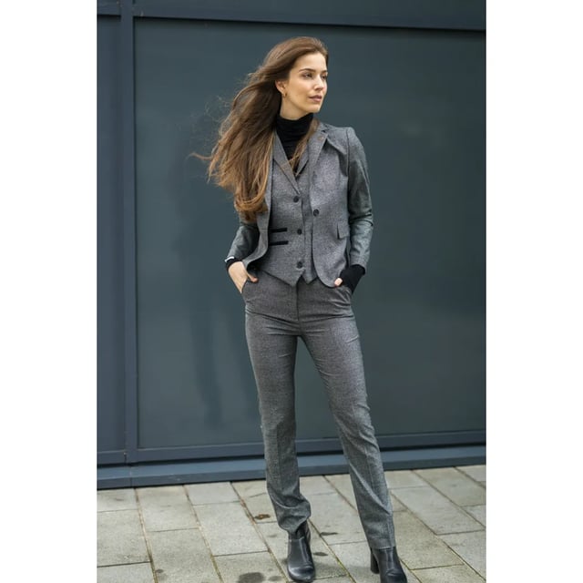 Step into sophistication with this elegant Women's 3-Piece Suit, featuring a classic Prince of Wales check design. Crafted from a premium blend of polyester and viscose, this tailored-fit ensemble includes a blazer, waistcoat, and trousers—perfect for business, formal events, or smart everyday wear. The suit offers a flattering silhouette, exceptional comfort, and lasting durability thanks to its high-quality fabric and expert craftsmanship. Each piece can be worn together for a polished look or styled separately for versatile wardrobe options.
Refined Prince of Wales Check: Timeless pattern ideal for professional and formal occasions
Tailored Fit: Sharp, flattering silhouette that enhances the natural shape
3-Piece Set: Includes blazer, waistcoat, and trousers for complete styling flexibility
Quality Fabric: Made from 65% polyester and 35% viscose for comfort and durability
Expert Craftsmanship: Well-constructed with attention to detail for lasting wear