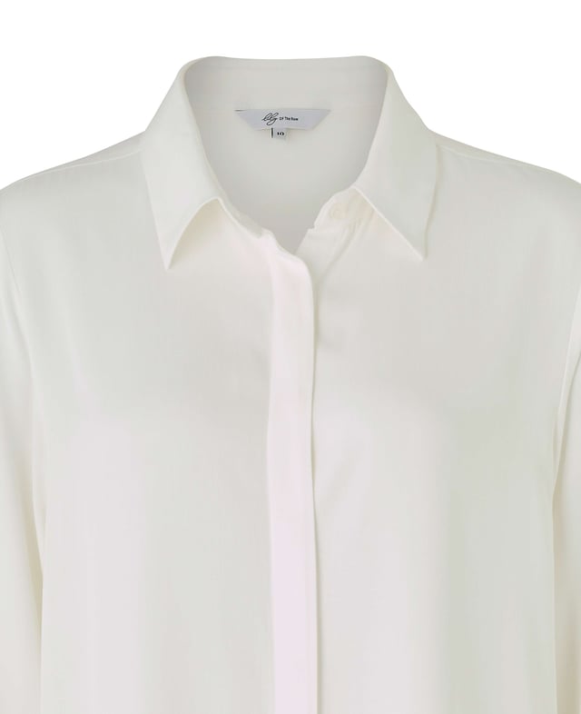 Elevate your everyday wardrobe with this off-white viscose twill boyfriend-fit shirt that exudes understated luxury. Its silky-soft fabric is light yet durable, flowing effortlessly as you move. The clean lines of the small collar and fly-front give it a minimalist chic vibe, while the scooped hem lends a casual, relaxed finish. Perfectly versatile, it can be tucked into tailored trousers for a polished look or left loose over your favorite jeans for a laid-back, elegant feel. Its neutral tone makes it the perfect layering piece. 100% viscose twill, soft and drapey. Small neat collar. Fly front concealed buttons. Scooped hem. Boyfriend fit. Long sleeves with single buttoned cuff. Wash at 30°C on a gentle cycle.