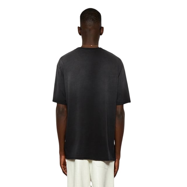 Upgrade your style and stand out with the AMIRI MA Bar Applique Black T-Shirt! Crafted from premium 100% cotton, this iconic tee boasts the brand's distinctive bar applique, bringing edgy flair to your outfits. You'll love the bold statement this shirt makes, and you'll never want to part with it!