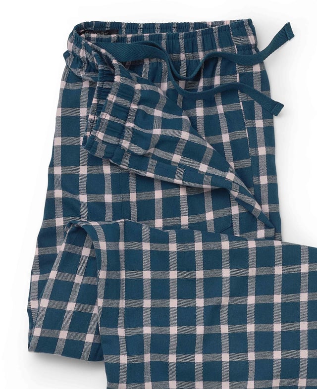 Relax in style with these men's navy and pink check lounge pants. Made from 100% pure brushed cotton, they offer an exceptionally soft and warm feel, perfect for cosy evenings or working from home. The fully elasticated waist is enhanced with classic herringbone detailing, providing both comfort and a touch of sophistication. Designed with convenience in mind, these lounge pants feature a single back pocket adorned with an embroidered logo. 100% pure brushed cotton, warm, soft and cosy. Fully elasticated waist with contrast herringbone. One pocket at the back with embroidered logo. Machine washable at 40°C. Presented in fully recyclable packaging.