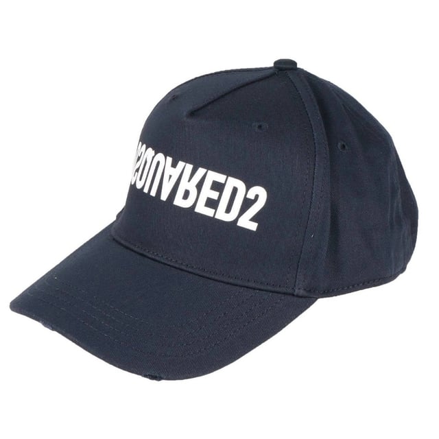 Bringen Sie Ihren Streetstyle mit der Reverse Logo Cap von Dsquared2 auf das nächste Level. Mit dem umgedrehten Logo auf der Vorderseite und den Namen der dynamischen Designer Dean &amp; Dan Caten auf der Rückseite ist diese Cap mehr als nur ein gewöhnliches Accessoire. Hergestellt aus hochwertiger 100 % Baumwolle und mit verstellbarer Passform ist diese Cap nicht nur stylisch, sondern auch bequem und langlebig. Verleihen Sie Ihrer Garderobe einen Hauch italienischen Luxus und zeigen Sie Ihren einzigartigen Stil mit diesem Must-have