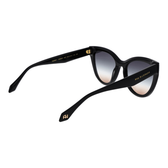 Género: Mujer
Color principal: Negro
Color del marco: Negro
Material del marco: Acetato
Color de lentes: Verde
Material de lentes: Plástico
Categoría de filtro: 2
Efecto de lentes: Gradiente
Protección: 100% UVA & UVB
Ancho de las lentes: 53
Altura de las lentes: 44
Ancho del puente: 19
Ancho del marco: 140
Longitud de las templos: 143
Estilo: Ojos de gato
Estilo de llanta: Llanta completa
Bisagra de resorte: No
Extra: Sin extra
El envío incluye: Estuche originalsa de gafas original, documentación, paño de limpieza
Country: China