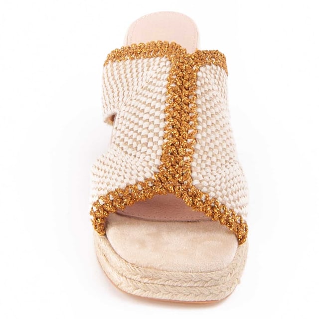 Sandalen met hak voor dames. Binnenzool van 100% natuurlijk leer. Comfortabele pasvorm. Gefabriceerd door andere merken voor ons merk. Geschatte afmetingen: hak van 10 cm en platform van 3 cm.