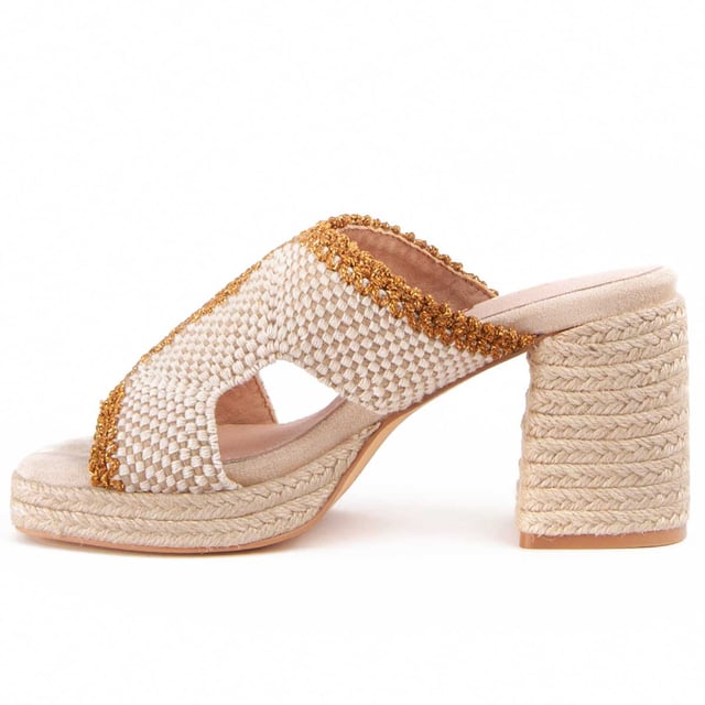 Sandalen met hak voor dames. Binnenzool van 100% natuurlijk leer. Comfortabele pasvorm. Gefabriceerd door andere merken voor ons merk. Geschatte afmetingen: hak van 10 cm en platform van 3 cm.
