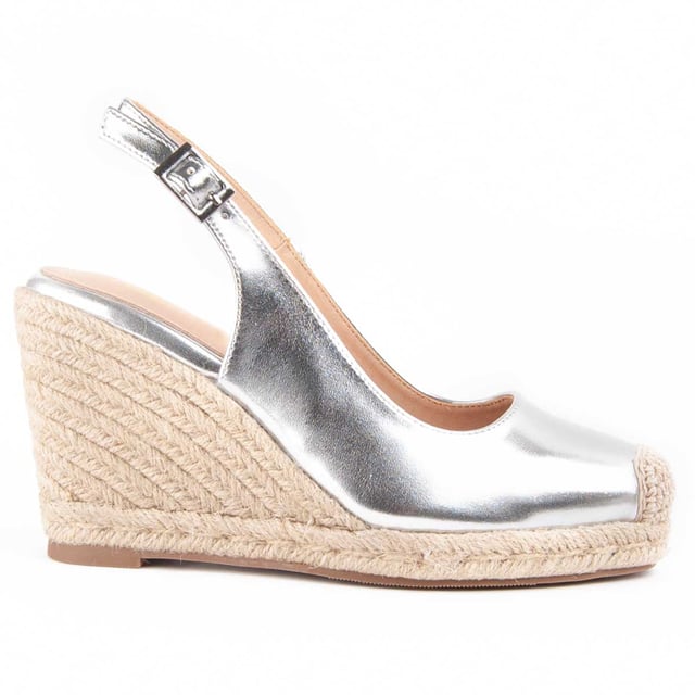 Espadrille met sleehak voor dames. Binnenzool van 100% natuurlijk leer. Comfortabele pasvorm. Gefabriceerd door andere merken voor ons merk. Geschatte afmetingen: 8 cm wig en 2 cm platform.