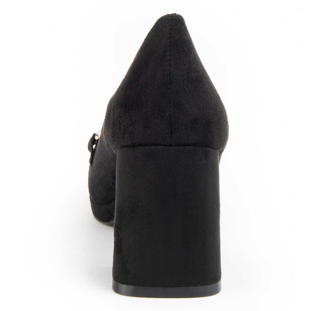 Damesschoen met hak. Comfortabele pasvorm. Gefabriceerd door andere merken voor ons merk. Geschatte afmetingen: hak van 7 cm.