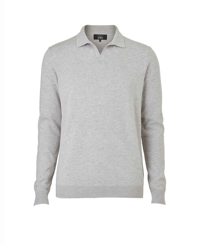 Crafted from a luxury cotton-blend fabric for a soft handle, this open collar knit polo is a luxurious addition to your wardrobe. A versatile option for between seasons, it looks just as good with chinos as it does with tailored trousers. Complete the look with a pair of loafers or driving shoes. Made from a blend of 60% organic cotton / 40% recycled polyester; 12 gauge medium weight. Features fully fashioned sleeves with rib cuff and rib at waist. Machine washable at 40°C