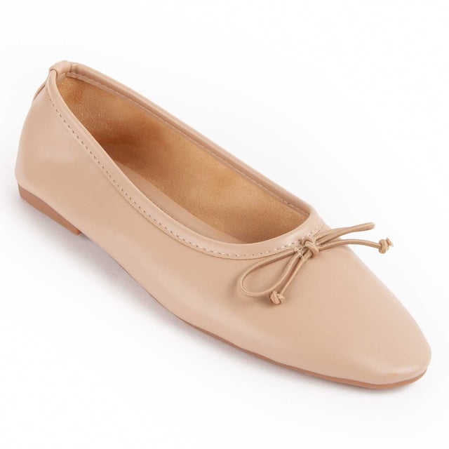 Casual ballerina voor dames. Comfortabele pasvorm. Gefabriceerd door andere merken voor ons merk.