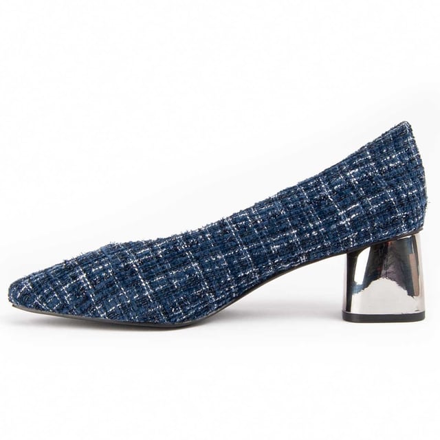 Damesschoen met hak. Comfortabele pasvorm. Gefabriceerd door andere merken voor ons merk. Geschatte afmetingen: hak van 5 cm.