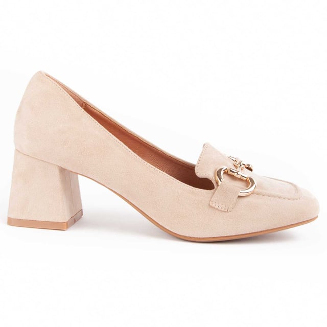 Absatzschuh für Damen. Bequeme Passform. Hergestellt von anderen Marken für unsere Marke. Ungefähre Maße: 6 cm Absatz.
