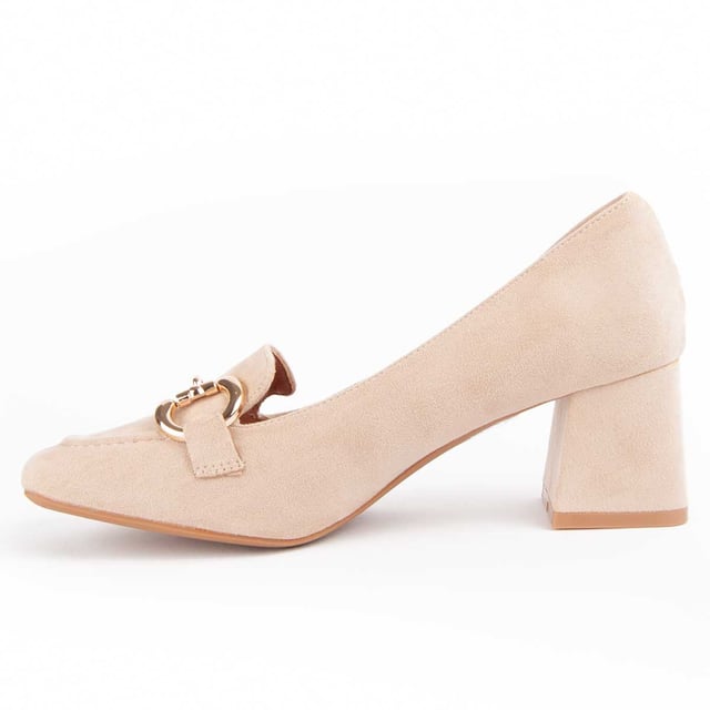Absatzschuh für Damen. Bequeme Passform. Hergestellt von anderen Marken für unsere Marke. Ungefähre Maße: 6 cm Absatz.