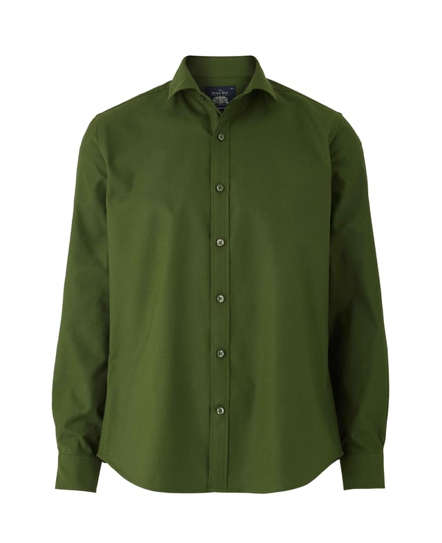 Our classic Oxford shirt in khaki. Made from 100% BCI cotton and cut to a slim fit shape which is flattering yet offers ease of movement. Finished with single cuffs. This casual shirt features a curl resistant cutaway collar, with an integral and removable collar stay, split yoke, long tails and stylish single cuffs.
