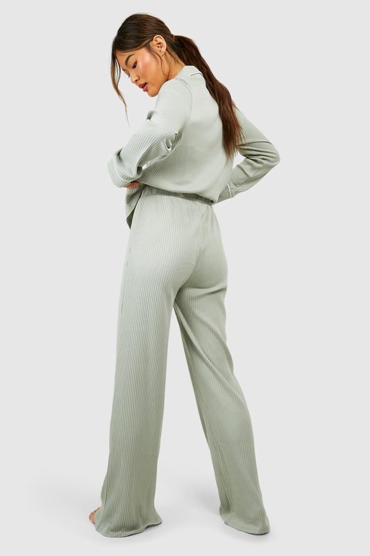 Ribbed jersey fabric for comfort and texture
        Tie waist detail for adjustable fit
        Wide-leg silhouette for relaxed style
        High-waisted design for flattering shape
        Coordinating top available for a complete set
    
    Embrace laid-back luxury with these rib tie waist lounge trousers from Boohoo. Perfect for those cosy nights in or lazy weekend mornings, these trousers offer both style and comfort. The ribbed jersey fabric feels soft against the skin, while the wide-leg silhouette allows for unrestricted movement. The high-waisted design with a tie waist detail not only adds a trendy touch but also ensures a customisable fit. Pair with the matching top for a coordinated loungewear look, or mix and match with your favourite tees and sweatshirts. Whether you're settling in for a movie marathon or hosting a casual brunch at home, these versatile trousers will keep you feeling relaxed and looking effortlessly chic. Add some fuzzy socks and a warm cuppa for the ultimate lounging experience.