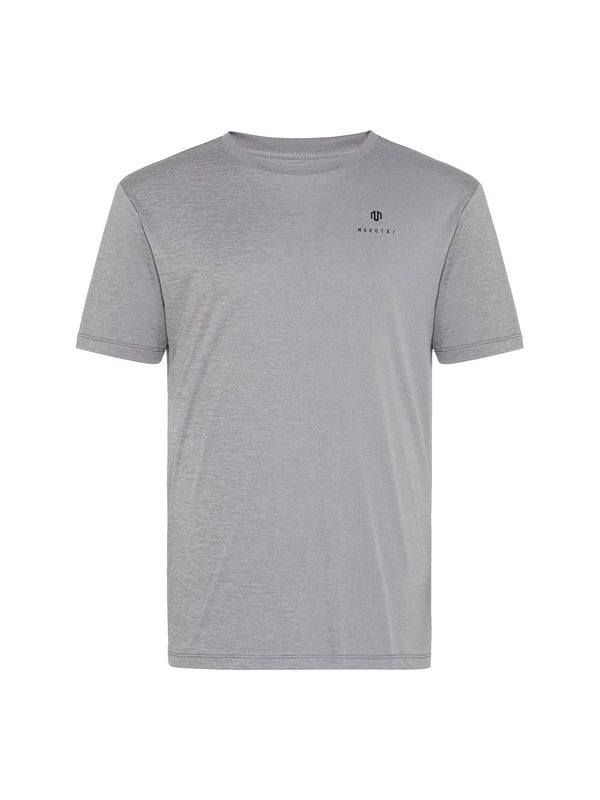 Nuestra camiseta de alto rendimiento más ligera impresiona por su aspecto limpio y su funcionalidad deportiva.
El material ultraligero ofrece la máxima libertad de movimiento y una sensación de ligereza.
Un discreto logotipo en el pecho da a la camiseta un toque elegante.
Ideal para entrenamientos intensivos y días calurosos: tu nueva compañera de confort con estilo.