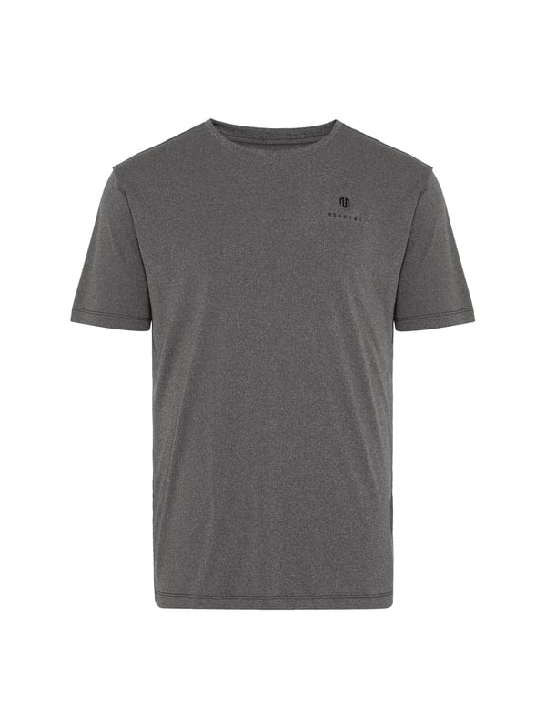 Nuestra camiseta de alto rendimiento más ligera impresiona por su aspecto limpio y su funcionalidad deportiva.
El material ultraligero ofrece la máxima libertad de movimiento y una sensación de ligereza.
Un discreto logotipo en el pecho da a la camiseta un toque elegante.
Ideal para entrenamientos intensivos y días calurosos: tu nueva compañera de confort con estilo.