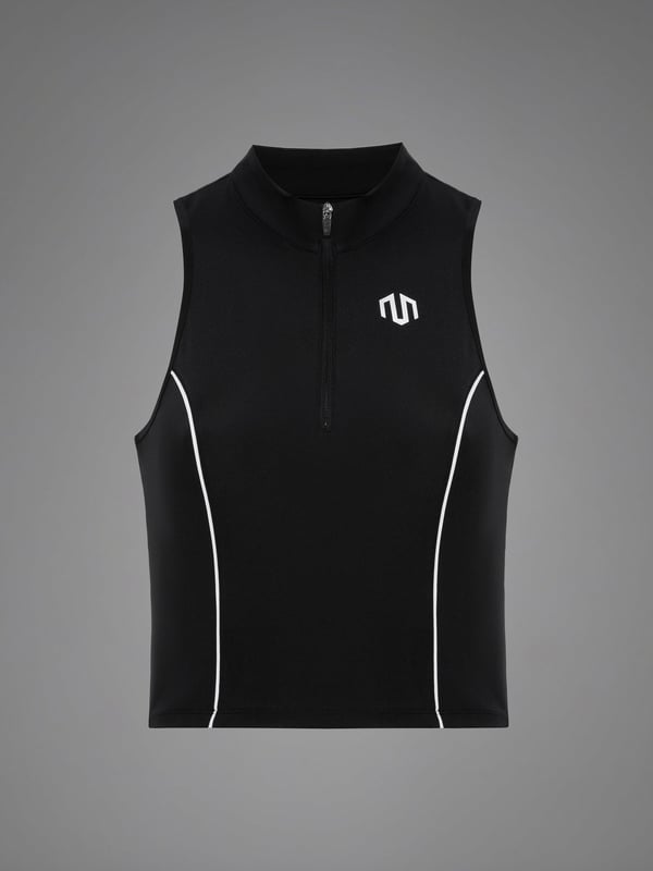 La camiseta Kansei Chrome Zip Top combina un material funcional transpirable con un corte moderno. La media cremallera permite una ventilación individual, mientras que los detalles reflectantes garantizan la visibilidad en la oscuridad.
El corte entallado de inspiración japonesa ofrece total libertad de movimiento y un aspecto limpio.
Ideal para entrenamientos intensivos o looks cotidianos con estilo: ligera, funcional y pensada hasta el último detalle.