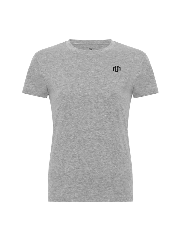De Brand Basic Tee maakt indruk met zijn heldere ontwerp en aangenaam lichte gevoel. Het ademende katoenmateriaal zorgt voor een hoog draagcomfort - of je nu traint of elke dag draagt.
Dankzij 360° stretch en een nauwsluitende pasvorm volgt het shirt elke beweging zonder te knellen. De onderhoudsvriendelijke, kreukvrije stof maakt het een veelzijdige basic voor elke dag.