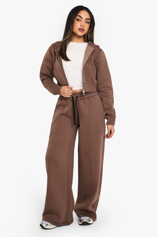 Straight-leg design for a modern silhouette
        Contrast stitching adds a subtle decorative touch
        Comfortable elasticated waistband with drawstring
        Side pockets for practicality
        Versatile joggers suitable for various casual occasions
    
    Embrace comfort without compromising on style with these straight-leg joggers from Boohoo. The contrast stitching adds a fashionable edge to this casual staple, making it perfect for the trend-conscious woman in her early to mid-20s. Pair with a cropped top and trainers for a laid-back look that's ideal for running errands or meeting friends for coffee. For a more put-together ensemble, try styling with a fitted zip-up hoodie and white trainers. These joggers are a versatile addition to your wardrobe, suitable for family gatherings, casual outings, or simply lounging at home. The straight-leg cut offers a flattering shape that's on-trend yet timeless, ensuring these joggers will be a go-to piece for seasons to come.