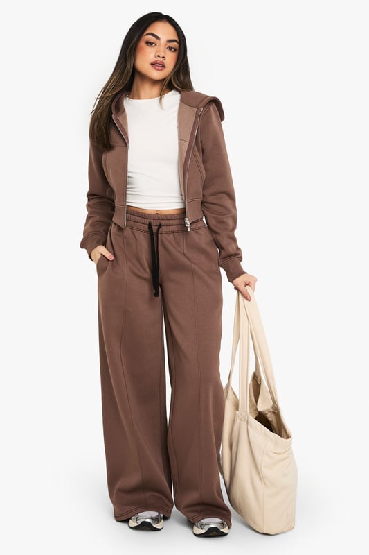 Straight-leg design for a modern silhouette
        Contrast stitching adds a subtle decorative touch
        Comfortable elasticated waistband with drawstring
        Side pockets for practicality
        Versatile joggers suitable for various casual occasions
    
    Embrace comfort without compromising on style with these straight-leg joggers from Boohoo. The contrast stitching adds a fashionable edge to this casual staple, making it perfect for the trend-conscious woman in her early to mid-20s. Pair with a cropped top and trainers for a laid-back look that's ideal for running errands or meeting friends for coffee. For a more put-together ensemble, try styling with a fitted zip-up hoodie and white trainers. These joggers are a versatile addition to your wardrobe, suitable for family gatherings, casual outings, or simply lounging at home. The straight-leg cut offers a flattering shape that's on-trend yet timeless, ensuring these joggers will be a go-to piece for seasons to come.