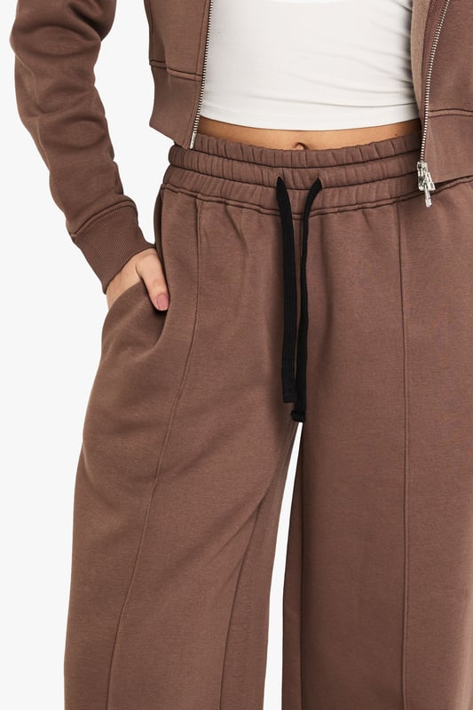 Straight-leg design for a modern silhouette
        Contrast stitching adds a subtle decorative touch
        Comfortable elasticated waistband with drawstring
        Side pockets for practicality
        Versatile joggers suitable for various casual occasions
    
    Embrace comfort without compromising on style with these straight-leg joggers from Boohoo. The contrast stitching adds a fashionable edge to this casual staple, making it perfect for the trend-conscious woman in her early to mid-20s. Pair with a cropped top and trainers for a laid-back look that's ideal for running errands or meeting friends for coffee. For a more put-together ensemble, try styling with a fitted zip-up hoodie and white trainers. These joggers are a versatile addition to your wardrobe, suitable for family gatherings, casual outings, or simply lounging at home. The straight-leg cut offers a flattering shape that's on-trend yet timeless, ensuring these joggers will be a go-to piece for seasons to come.