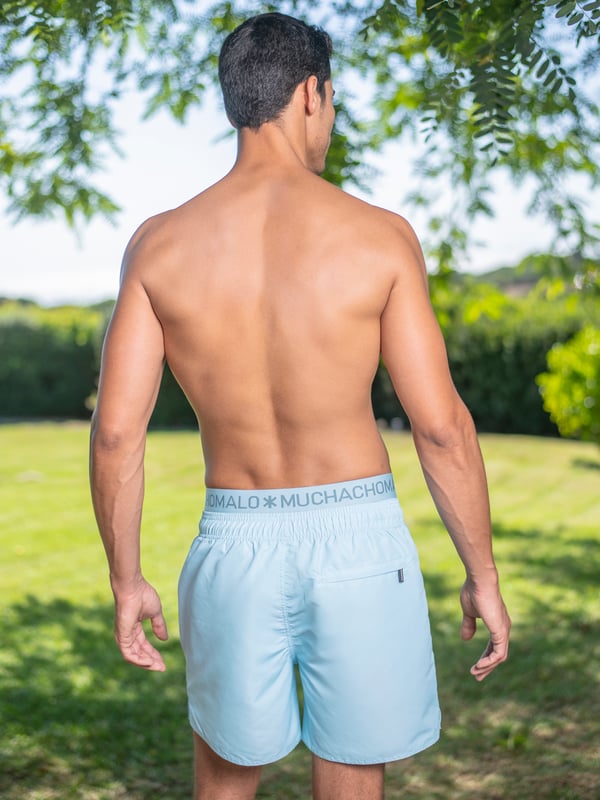 De Zwembroeken van Muchachomalo zitten als gegoten en zijn gemaakt van hoogwaardige materialen voor ultiem comfort en duurzaamheid. Met een elastische tailleband en verstelbare trekkoorden voor een perfecte pasvorm.