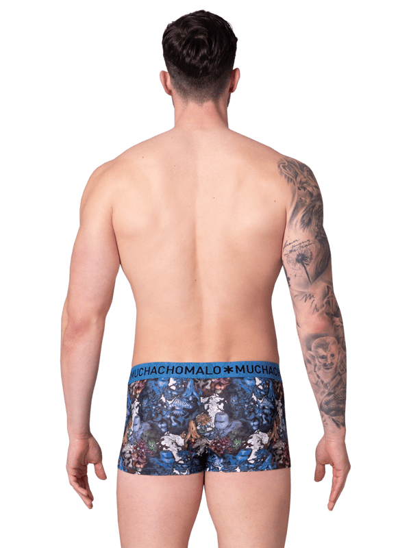 Die Boxershorts/Unterhosen von Muchachomalo sitzen wie angegossen und sind aus hochwertiger Baumwolle gefertigt. Ein weiches, elastisches Logobündchen aus Mikrofasermaterial sorgt für zusätzlichen Komfort.  Spezifikationen • Normale Passform • Flach genähte Nähte für zusätzlichen Komfort • Weiches Bündchen mit dem Muchachomalo-Logo  Pflege • Waschbar bei 30 Grad • Nicht im Trockner trocknen • Bügeln bei mäßiger Temperatur (2 Punkte)  Warum Muchachomalo? Muchachomalo arbeitet nur mit Fabriken, die BSCI- und OEKO-TEX-zertifiziert sind. Diese Fabriken haben es sich zum Ziel gesetzt, die Arbeitsbedingungen kontinuierlich zu verbessern. Sie setzen sich für das Recht auf die Bildung von Gewerkschaften, sichere Arbeitsbedingungen und gegen Zwangs- und Kinderarbeit ein. Sie ermöglichen es auch Verbrauchern und Unternehmen, verantwortungsvolle Entscheidungen zu treffen, die unseren Planeten für zukünftige Generationen schützen.