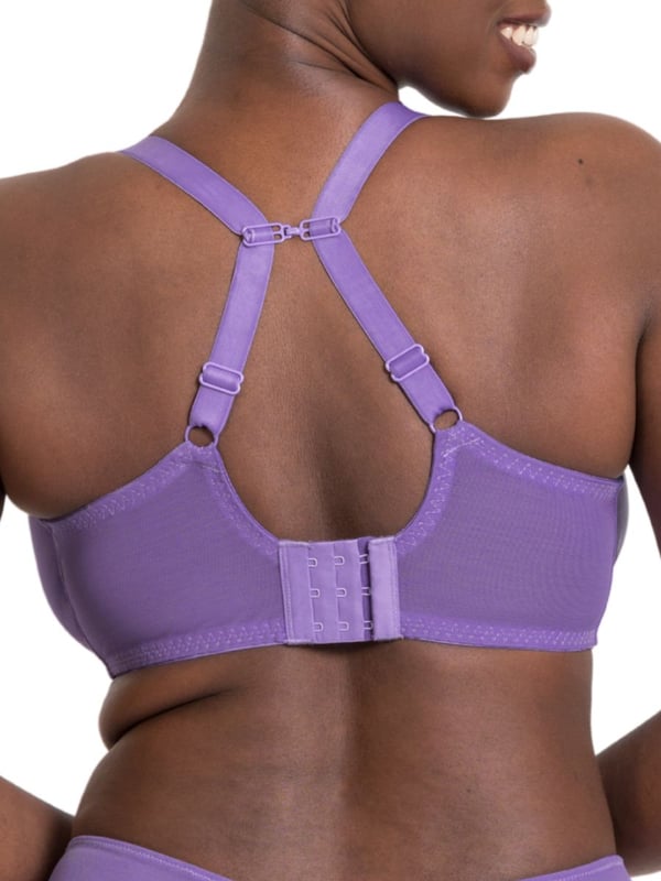Curvy Kate Flare Plunge Bra. Underwired non padded plunge bra with a curved underband, four-section cups and side support and a J-Hook for a multiway racerback option, this bra offers uplift, forward projection and fuller coverage with a lower neckline . The product is recommended for hand wash only.