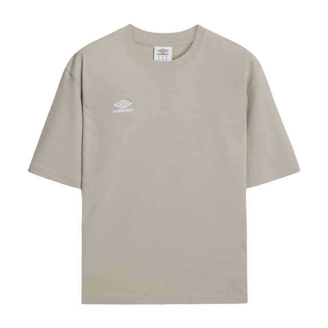 Material: Cotton, Elastane. Fabric: Interlock. Design: Camping, Logo, Mountain, Printed, Text. Neckline: Crew Neck, Ribbed. Sleeve-Type: Short-Sleeved. Fit: Boxy. Sustainability: Better Cotton Initiative. M: 40 in. L: 43 in. XL: 46 in. XXL: 49 in.