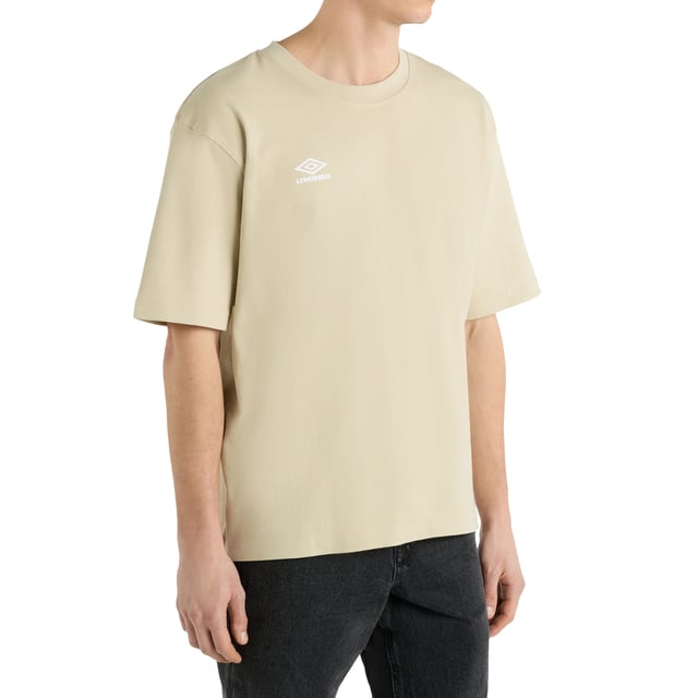 Material: Cotton, Elastane. Fabric: Interlock. Design: Camping, Logo, Mountain, Printed, Text. Neckline: Crew Neck, Ribbed. Sleeve-Type: Short-Sleeved. Fit: Boxy. Sustainability: Better Cotton Initiative. M: 40 in. L: 43 in. XL: 46 in. XXL: 49 in.