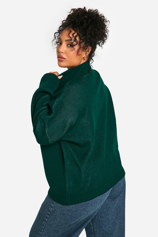 Oversized fit for ultimate comfort and style
        Bold 'VERMONT 96 STATE' graphic design
        Quarter-zip neckline for adjustable coverage
        Ribbed cuffs and hem for a snug fit
        Versatile piece suitable for various casual occasions
    
    Embrace the collegiate charm with this eye-catching Petite Strick-Pullover from Boohoo. Perfect for the fashion-forward woman who values both style and comfort, this jumper offers a relaxed silhouette that's ideal for casual outings. Style it with wide-leg jeans and trainers for a laid-back weekend look, or pair it with leggings and ankle boots for a cosy coffee date ensemble. The quarter-zip detail adds a functional touch, allowing you to customise your neckline as desired. Whether you're heading to a casual family gathering or meeting friends for a leisurely brunch, this pullover will keep you looking effortlessly chic while feeling supremely comfortable. Its versatility makes it a wardrobe staple that you'll reach for time and time again, embodying the Boohoo spirit of accessible, trendy fashion for the young, social butterfly.