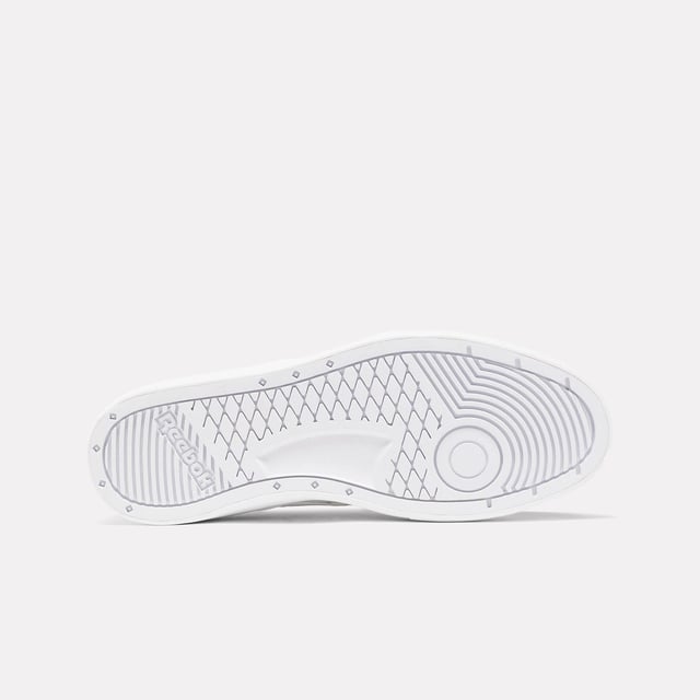 Womens Reebok Classics Court Advance Clip Trainers in white - gold.All the Reebok court design you love. These shoes mash up the icons Club C 85 and Club C Revenge to make the new Court Advance. The tennis-inspired low-top silhouette features a sleek panelled upper with a contrast heel clip and classic windowbox. Foam cushioning and DMX bubbles at the sole provide all-day comfort.- Synthetic upper.- Lace-up front fastening.- Padded ankle collar and tongue.- Perforated toe box.- Reinforced toe cap.- Logo at heel and windowbox.- Logo tab at tongue.- EVA foam midsole with debossed stripes.- DMX Microbubbles in midsole.- Rubber outsole.- Ref: 100207971