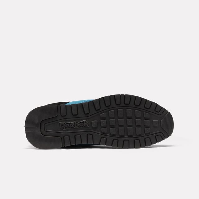 Suede  textile and synthetic upper.Lace-up front fastening.Padded ankle collar and tongue.Reinforced toe cap.Logo at heel and windowbox.Logo tab at tongue.EVA foam midsole.Rubber outsole.