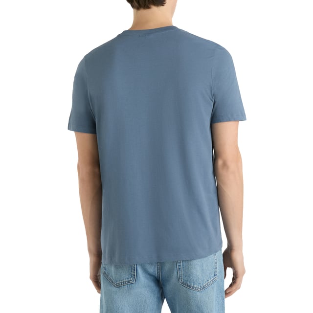 Materiaal: Katoen, Polyester. Stof: Single Jersey. Ontwerp: Grafische print, logo, patroon. Halslijn: Crew Neck, Ribbed. Mouwtype: Korte mouwen. Rechte zoom. 150 g/m². S: 37 in. M: 40 in. L: 43 in. XL: 46 in. XXL: 49 in.