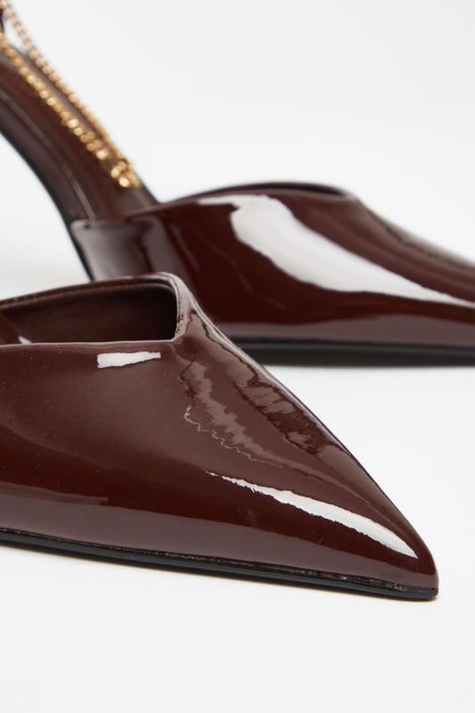 - Faux leather - Patent finish - Chain detail - Pointed toe - Court style - Heel height: 9.5 cm/3.75 inches approx