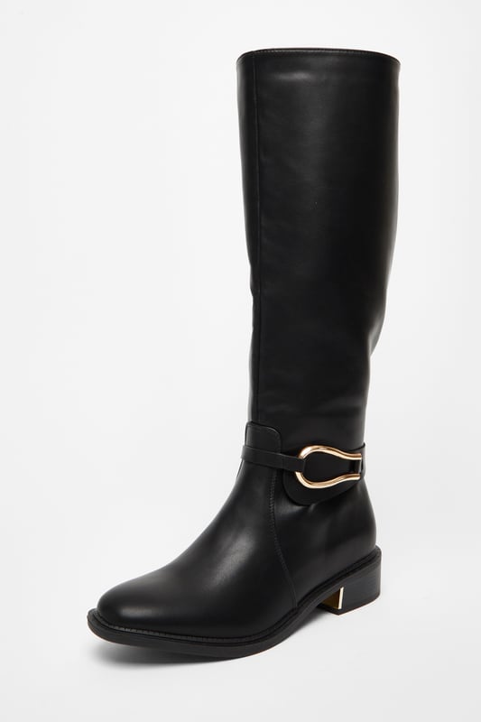 - Faux leather - Knee high - Buckle detail - Inner zip closure