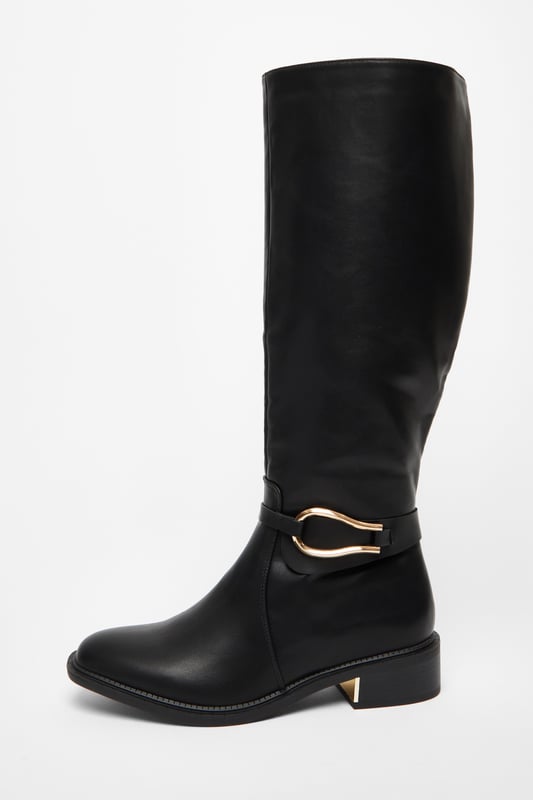 - Faux leather - Knee high - Buckle detail - Inner zip closure