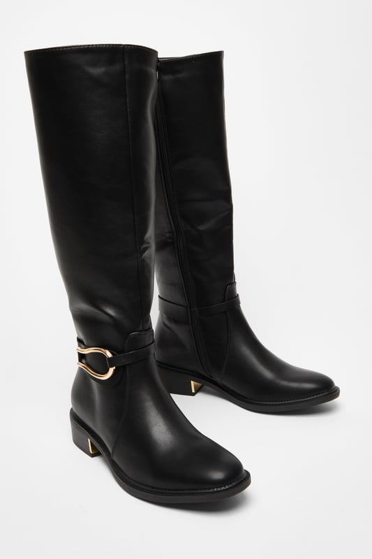 - Faux leather - Knee high - Buckle detail - Inner zip closure