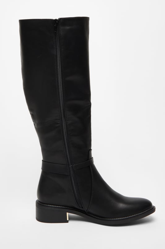 - Faux leather - Knee high - Buckle detail - Inner zip closure