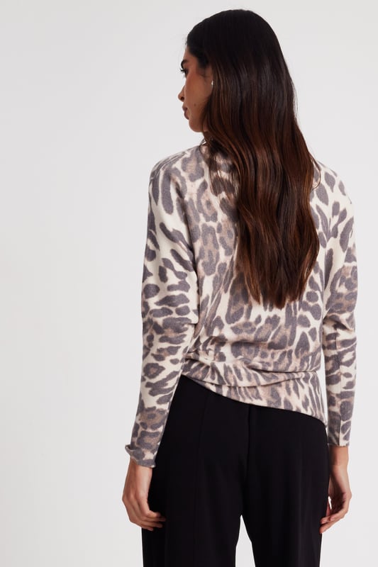 - Knit finish - Leopard print - Batwing sleeves - Longline - Relaxed fit - Model height: 5'9" - Model wears uk 8 / us 4 / eur 36 - Always check the care wash label - Cool hand wash with mild detergent
