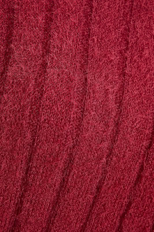 - Knitted finish - Round neck - Long sleeves - Model height: 5'9" - Model wears uk 8 / us 4 / eur 36 - Always check the wash care label - Cool hand wash with mild detergent