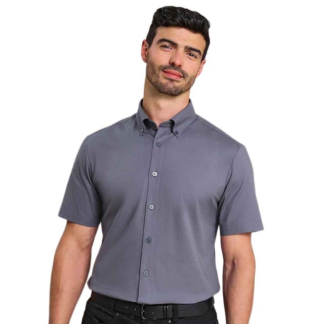 72% Mercerised Cotton, 25% Organic Cotton, 3% Elastane. Fabric: Oxford Cloth, Soft Touch. Design: Plain. Fastening: Button. Neckline: Button-Down. Hem: Curved. Sleeve-Type: Short-Sleeved. Fabric Technology: Stretch. Back Yoke, Pleated Back. 135gsm. Sustainability: Amfori, BSCI, Organic Cotton, Sedex, WRAP Certified.