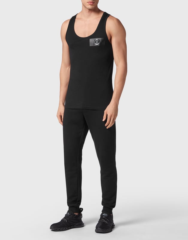A little is enough to personalize your style also while training or jogging. Find out with this tank top.   Maximum comfort thanks to the natural flexibility of cotton jersey   Rubberized Tiger patch on a thermo-sealed strap sewn at left chest   Brand print on the back   New label print on the right side   Two-needle stitching hems