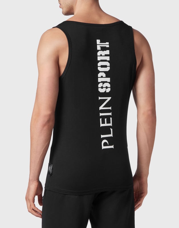 A little is enough to personalize your style also while training or jogging. Find out with this tank top.   Maximum comfort thanks to the natural flexibility of cotton jersey   Rubberized Tiger patch on a thermo-sealed strap sewn at left chest   Brand print on the back   New label print on the right side   Two-needle stitching hems