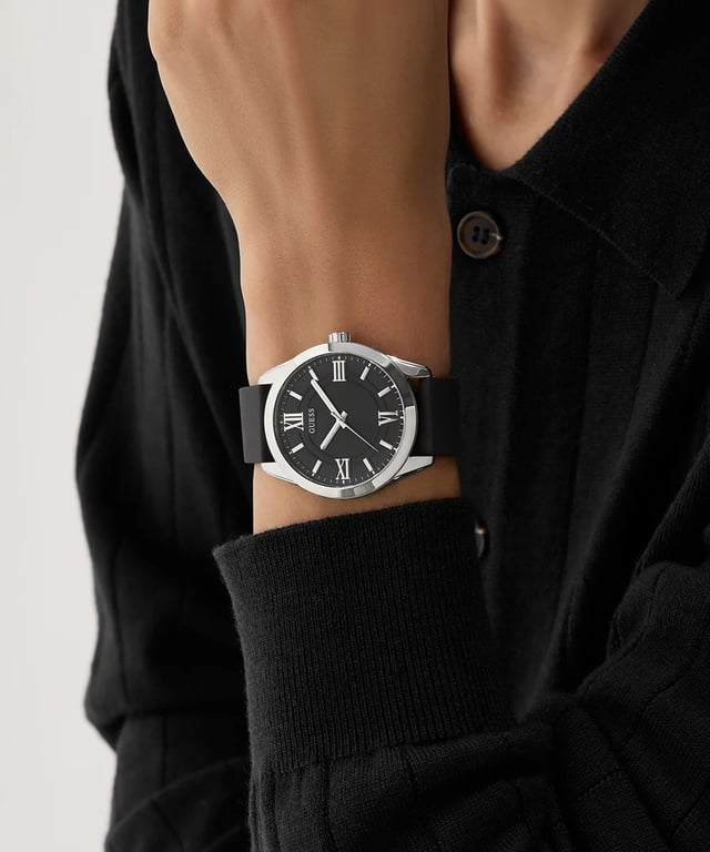This Guess Elliot Analogue Watch for Men is the perfect timepiece to wear or to gift. It's Silver 44 mm Round case combined with the comfortable Black Silicone watch band will ensure you enjoy this stunning timepiece without any compromise. Operated by a high quality Quartz movement and water resistant to 5 bars, your watch will keep ticking. Sure to be a staple in his watch wardrobe, this new dress style features dynamic detailing on the dial paired with roman numeral indices and a smooth silicone strap. High quality 21 cm length and 21 mm width Black Silicone strap with a Buckle Case diameter: 44 mm,case thickness: 10 mm, case colour: Silver and dial colour: Black